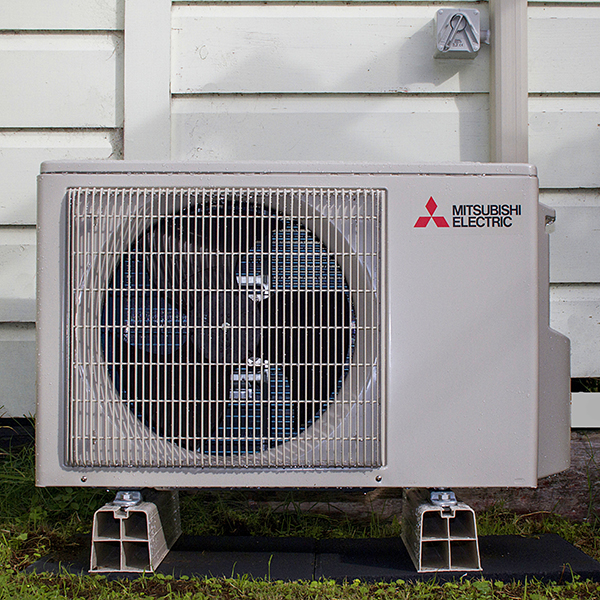 Aircon Lounge Heat Pump Outside 600sq