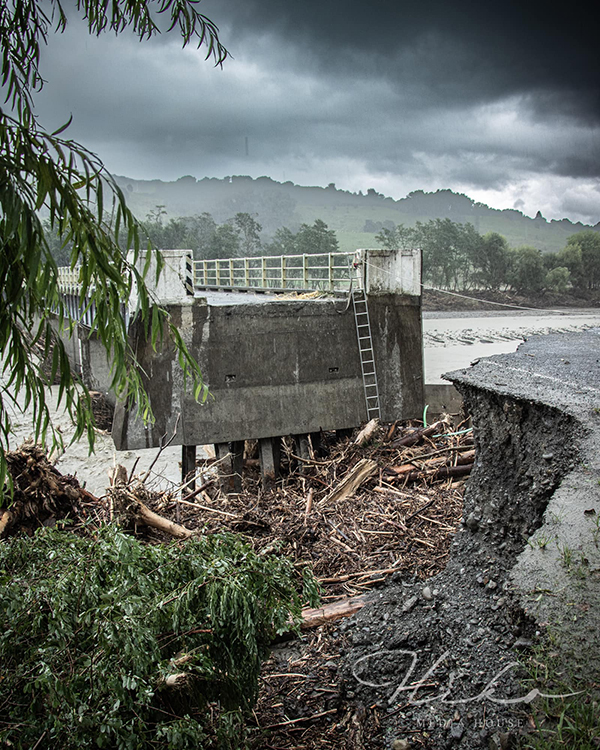 Broken Bridge 600750