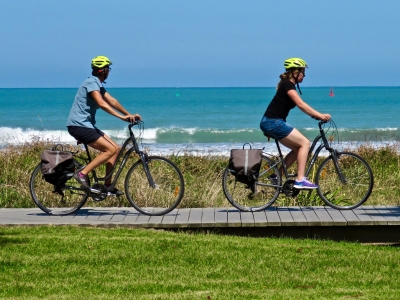 Cycle Gisborne ride trail along Waikanae beach by Jim Robinson FocusFillWzEyMDAsOTAwLCJ4IiwxMjVd
