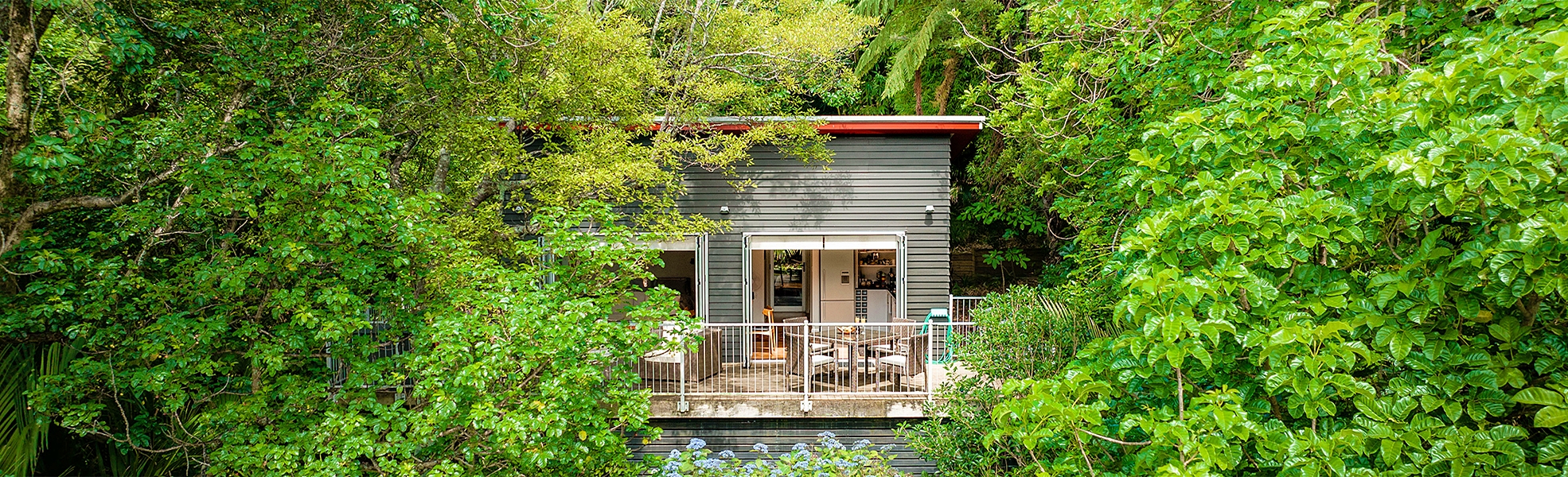 SheldrakeBnB Deck bush 1970x600