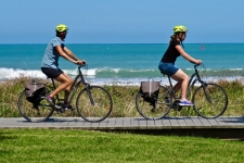 Cycle Gisborne ride trail along Waikanae beach by Jim Robinson FocusFillWzEyMDAsOTAwLCJ4IiwxMjVd